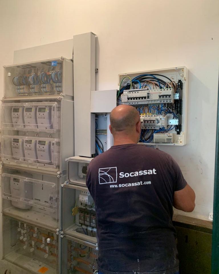 Comprobación de un cuadro eléctrico para emitir el boletín en Tenerife